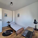 아파트 Sanierte Altbauwohnung Mit Arbeitszimmer & Parkplatz Am Rhein
