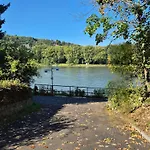 아파트 Sanierte Altbauwohnung Mit Arbeitszimmer & Parkplatz Am Rhein