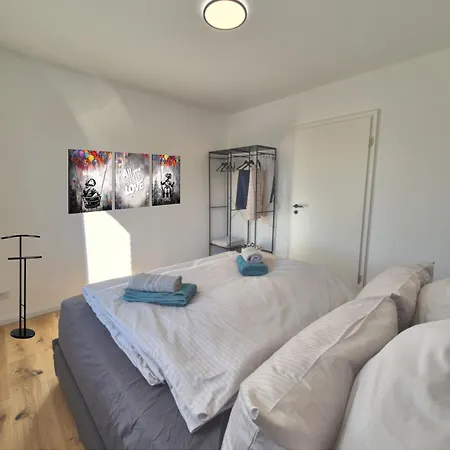 Lejlighed Sanierte Altbauwohnung Mit Arbeitszimmer & Parkplatz Am Rhein *