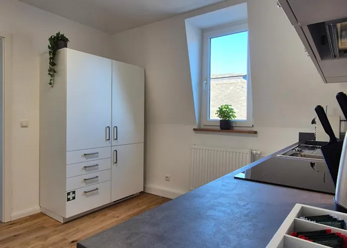 Daire Sanierte Altbauwohnung Mit Arbeitszimmer & Parkplatz Am Rhein