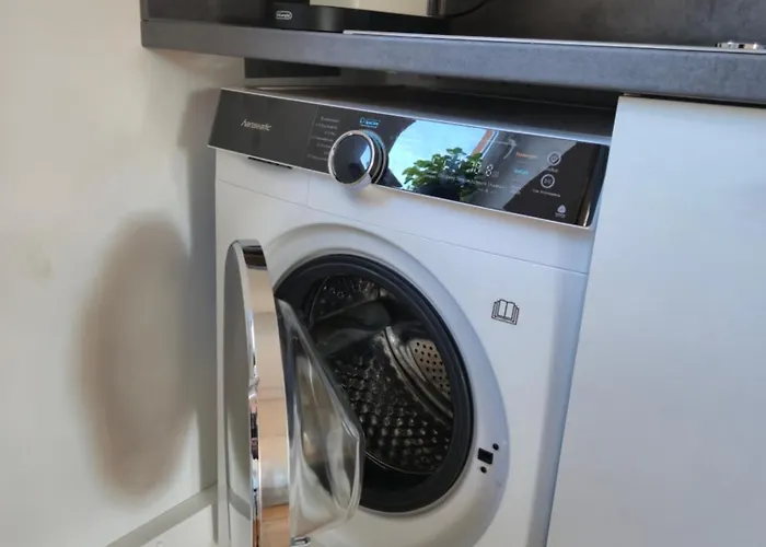 Daire Sanierte Altbauwohnung Mit Arbeitszimmer & Parkplatz Am Rhein *