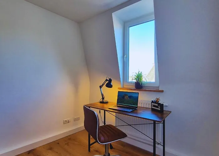 Sanierte Altbauwohnung Mit Arbeitszimmer & Parkplatz Am Rhein Koblenz (Rhineland-Palatinate)