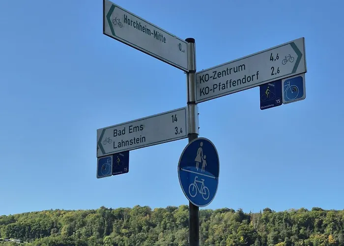 Sanierte Altbauwohnung Mit Arbeitszimmer & Parkplatz Am Rhein Daire Koblenz (Rhineland-Palatinate)